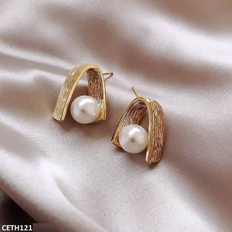 CETH121 SDQ V Pearl Ear Tops Pair