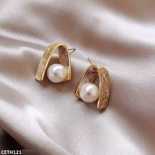 CETH121 SDQ V Pearl Ear Tops Pair